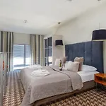 Mezzanine In 5 Star With Swimming Pool By Renters 아파트호텔 3*