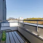 Mezzanine In 5 Star With Swimming Pool By Renters 아파트호텔 코워브제크
