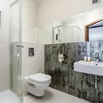 Mezzanine In 5 Star With Swimming Pool By Renters 3* 코워브제크