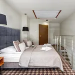 Mezzanine In 5 Star With Swimming Pool By Renters 코워브제크