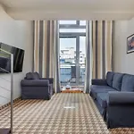 Mezzanine In 5 Star With Swimming Pool By Renters 아파트호텔 코워브제크
