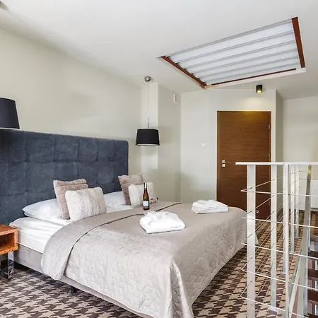 Mezzanine In 5 Star With Swimming Pool By Renters *